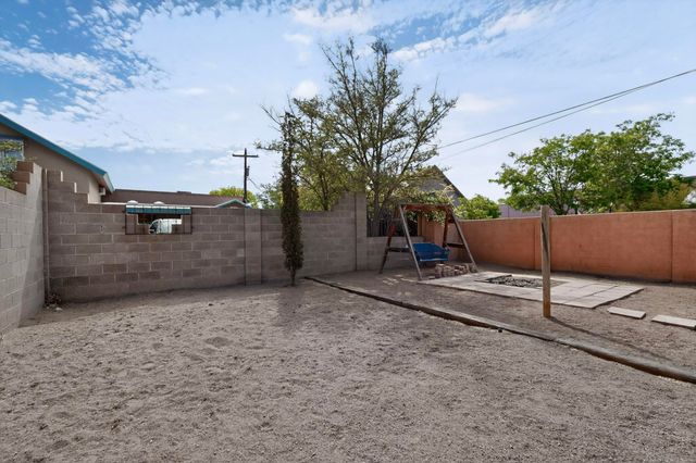 2115 Hollywood Avenue NW, Albuquerque, NM 87104
