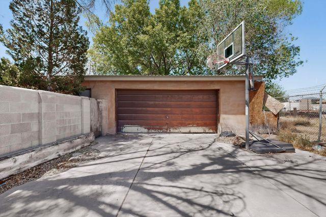 2115 Hollywood Avenue NW, Albuquerque, NM 87104