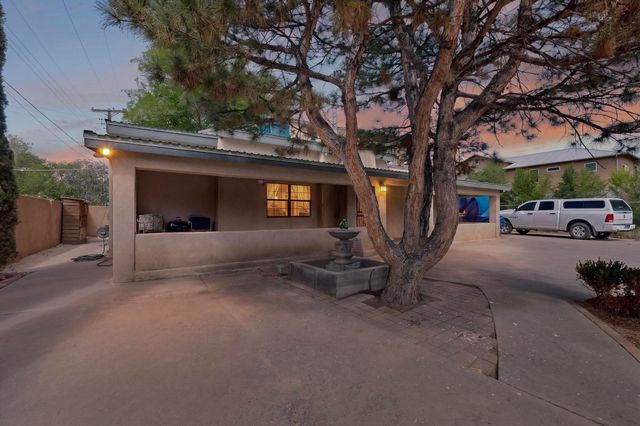 2115 Hollywood Avenue NW, Albuquerque, NM 87104