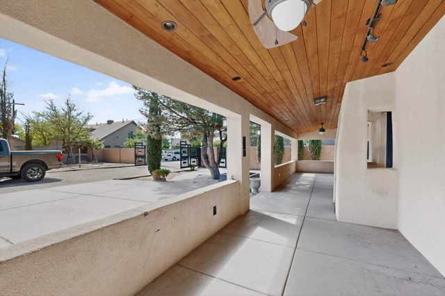 2115 Hollywood Avenue NW, Albuquerque, NM 87104