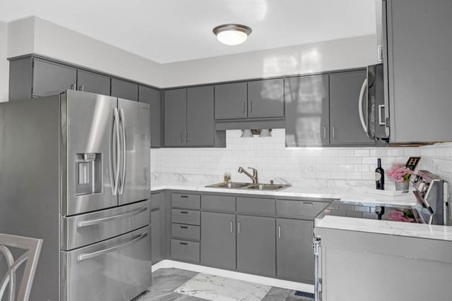 518 Maxwelton Drive, Des Moines, IA 50315
