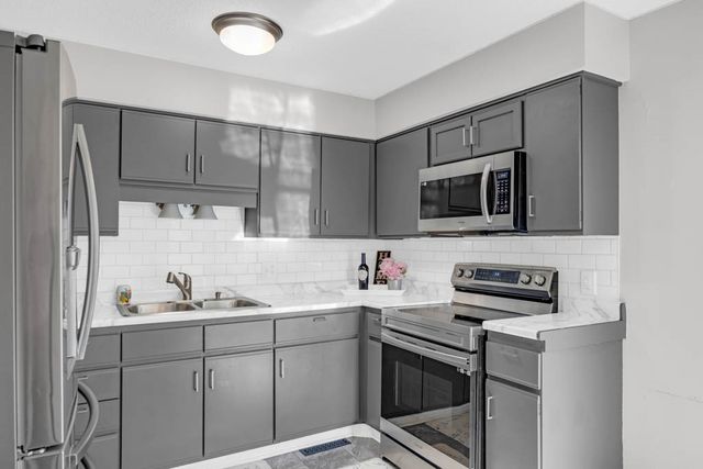 518 Maxwelton Drive, Des Moines, IA 50315