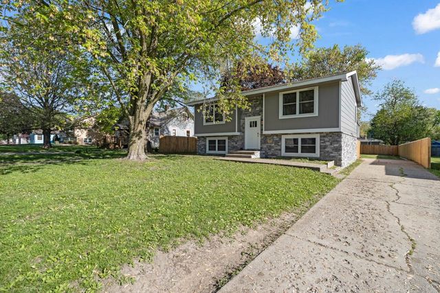 518 Maxwelton Drive, Des Moines, IA 50315