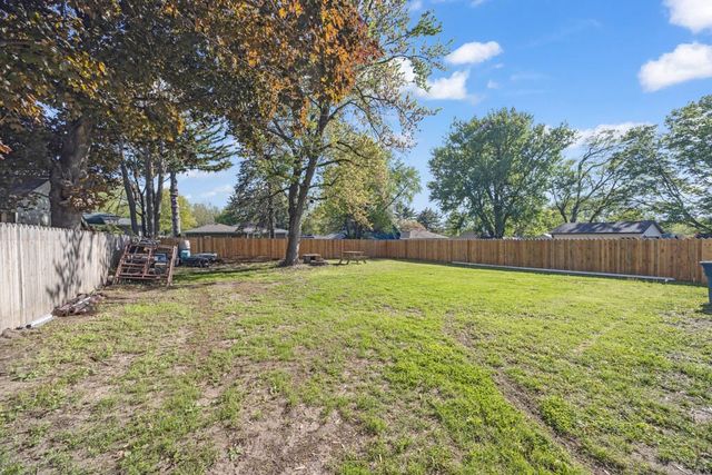 518 Maxwelton Drive, Des Moines, IA 50315