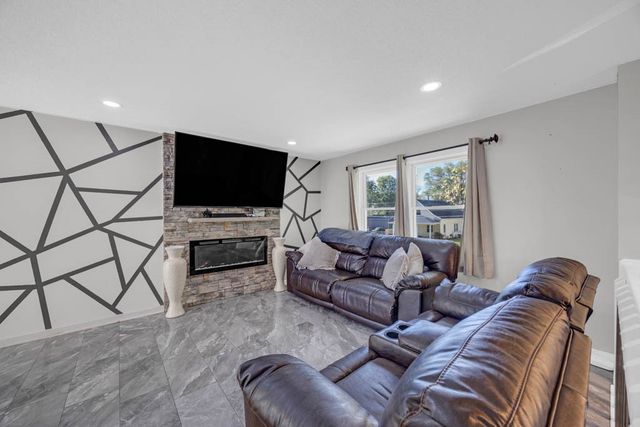 518 Maxwelton Drive, Des Moines, IA 50315