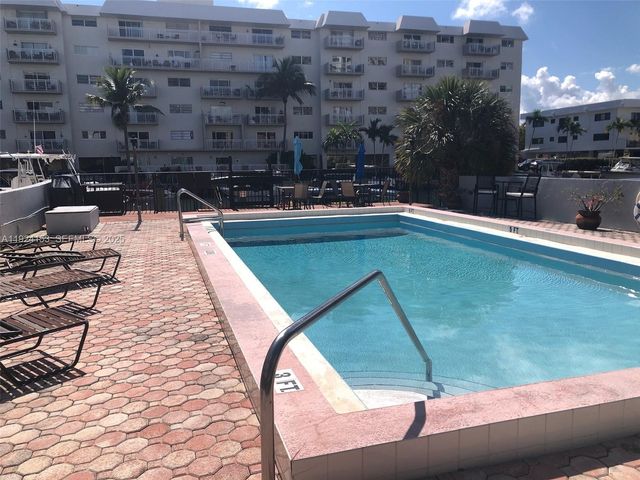 3642 NE 171st St 203, North Miami Beach, FL 33160