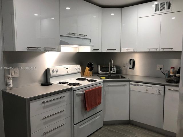 3642 NE 171st St 203, North Miami Beach, FL 33160