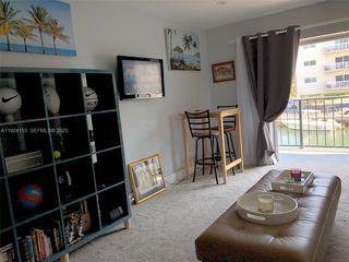 3642 NE 171st St 203, North Miami Beach, FL 33160