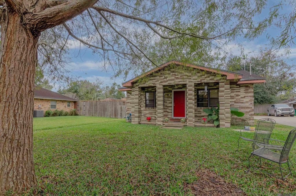 53580 Ware St, White Castle, LA 70788