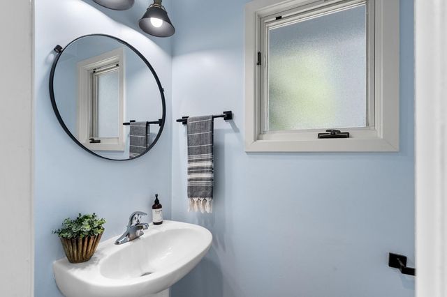 120 Clunie Dr, Sacramento, CA 95864