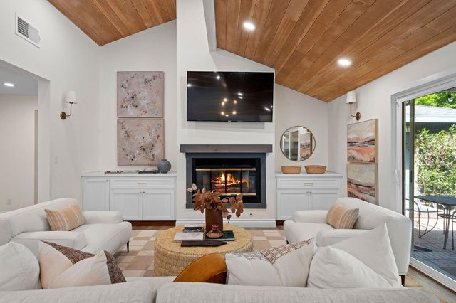 120 Clunie Dr, Sacramento, CA 95864