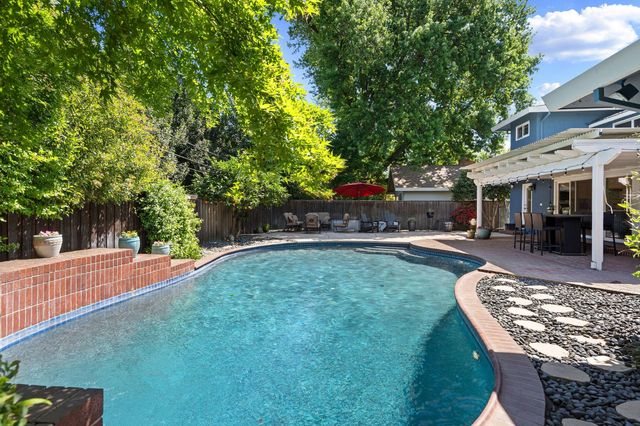 120 Clunie Dr, Sacramento, CA 95864