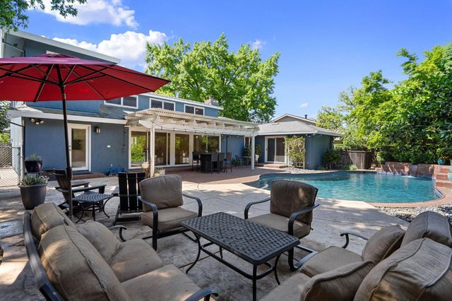 120 Clunie Dr, Sacramento, CA 95864