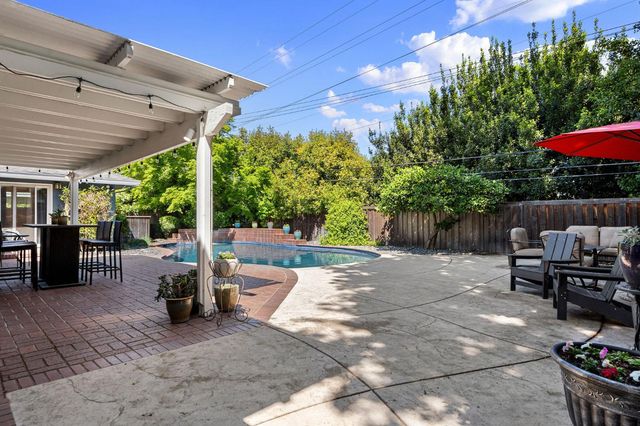 120 Clunie Dr, Sacramento, CA 95864