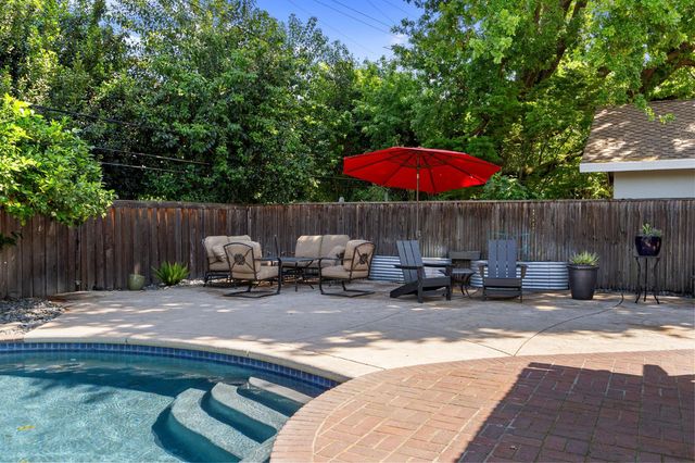 120 Clunie Dr, Sacramento, CA 95864