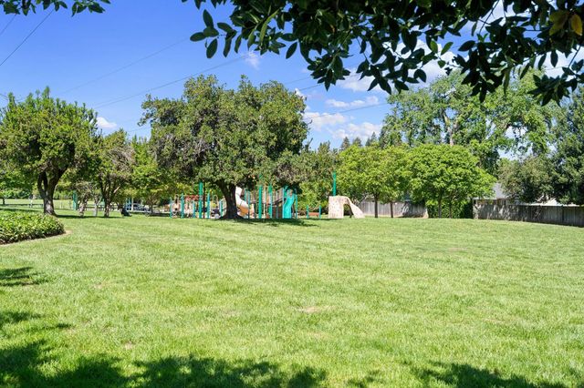 120 Clunie Dr, Sacramento, CA 95864