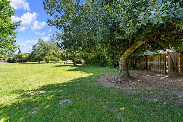 120 Clunie Dr, Sacramento, CA 95864