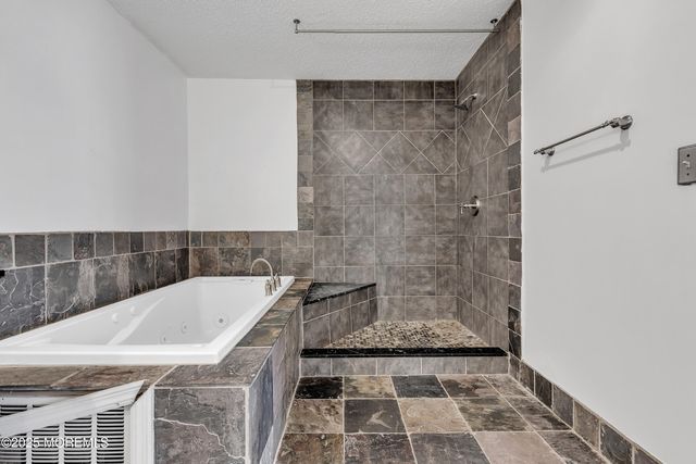 2106 Grassy Hollow Drive, Toms River, NJ 08755