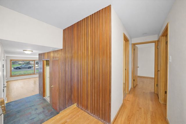 16049 Minerva Avenue, South Holland, IL 60473