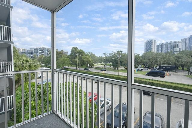 16851 NE 23rd Ave A308, North Miami Beach, FL 33160