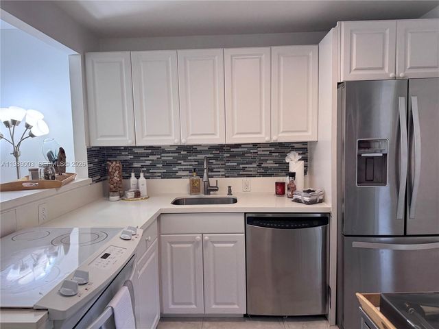 3301 N Country Club Dr 104, Aventura, FL 33180