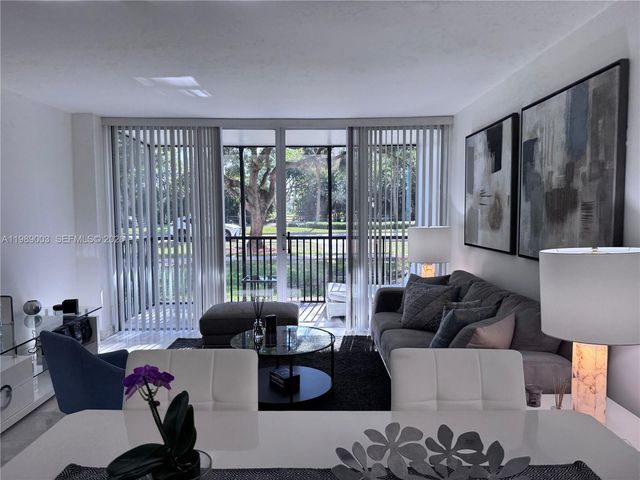 3301 N Country Club Dr 104, Aventura, FL 33180