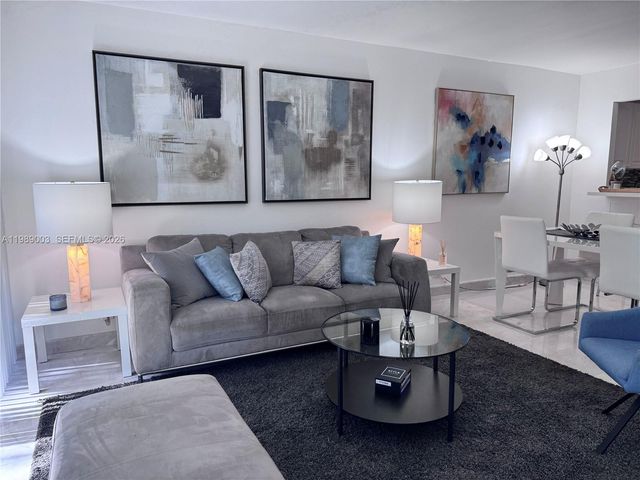 3301 N Country Club Dr 104, Aventura, FL 33180