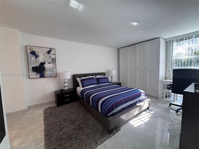 3301 N Country Club Dr 104, Aventura, FL 33180