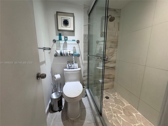 3301 N Country Club Dr 104, Aventura, FL 33180