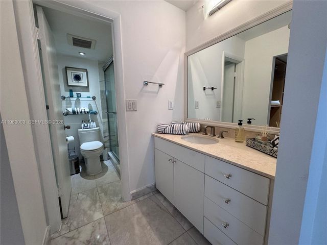 3301 N Country Club Dr 104, Aventura, FL 33180