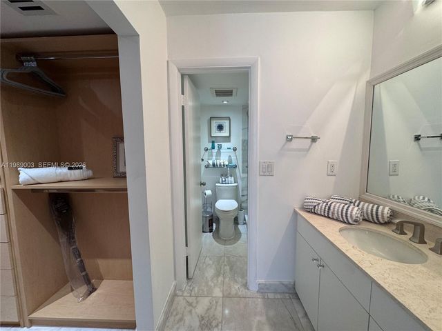 3301 N Country Club Dr 104, Aventura, FL 33180