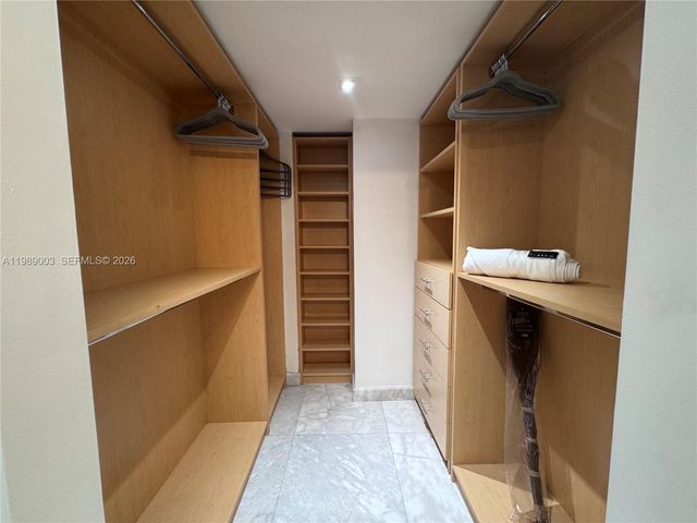 3301 N Country Club Dr 104, Aventura, FL 33180