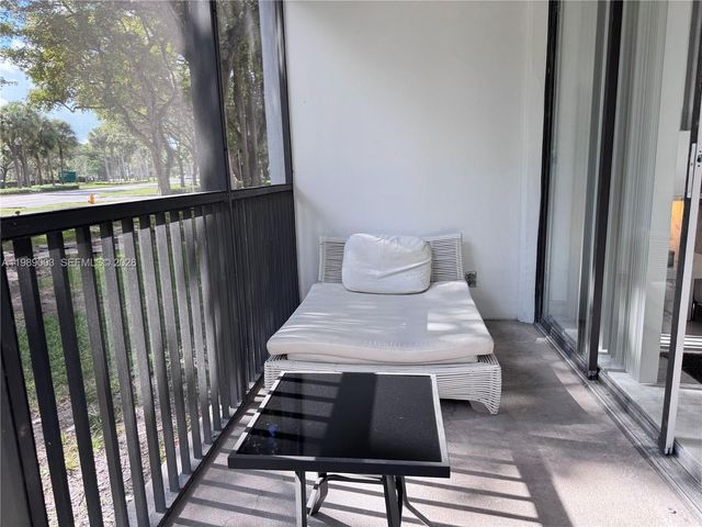 3301 N Country Club Dr 104, Aventura, FL 33180