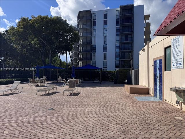 3301 N Country Club Dr 104, Aventura, FL 33180