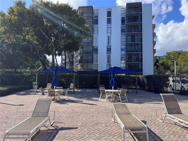 3301 N Country Club Dr 104, Aventura, FL 33180