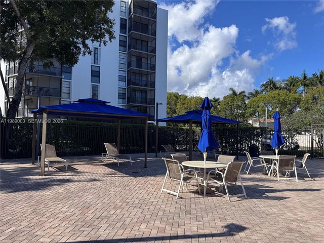 3301 N Country Club Dr 104, Aventura, FL 33180