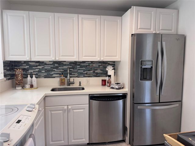 3301 N Country Club Dr 104, Aventura, FL 33180