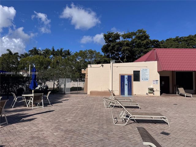 3301 N Country Club Dr 104, Aventura, FL 33180