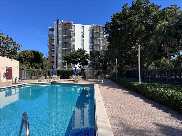 3301 N Country Club Dr 104, Aventura, FL 33180