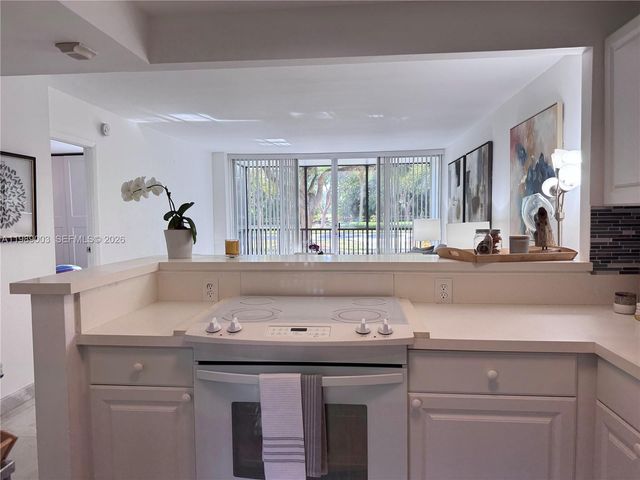 3301 N Country Club Dr 104, Aventura, FL 33180