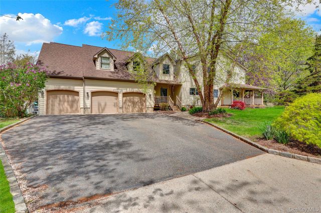 26 Peachtree Lane, Mount Sinai, NY 11766