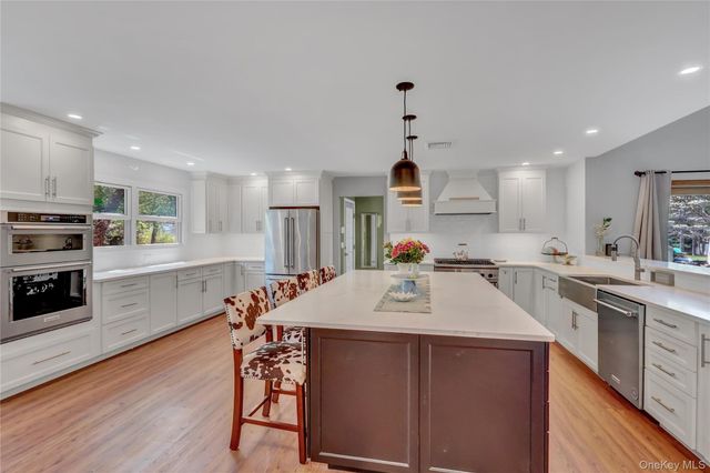 26 Peachtree Lane, Mount Sinai, NY 11766