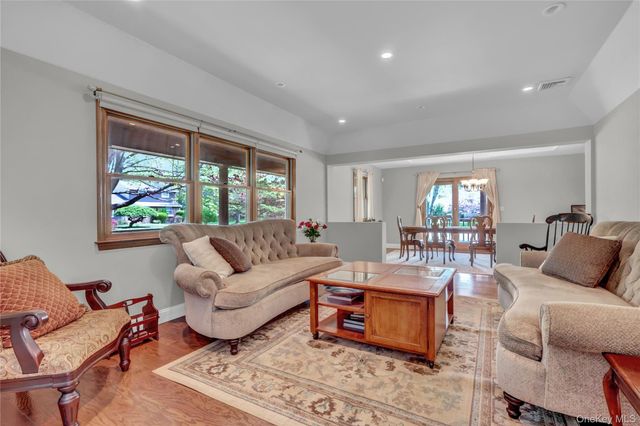26 Peachtree Lane, Mount Sinai, NY 11766