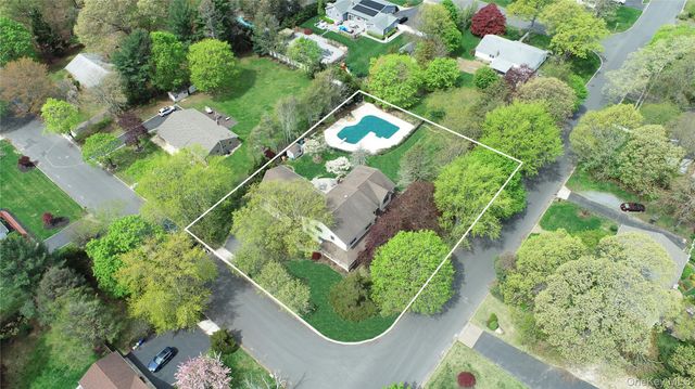 26 Peachtree Lane, Mount Sinai, NY 11766