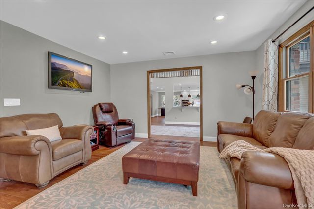 26 Peachtree Lane, Mount Sinai, NY 11766