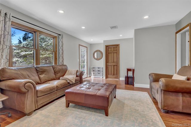 26 Peachtree Lane, Mount Sinai, NY 11766