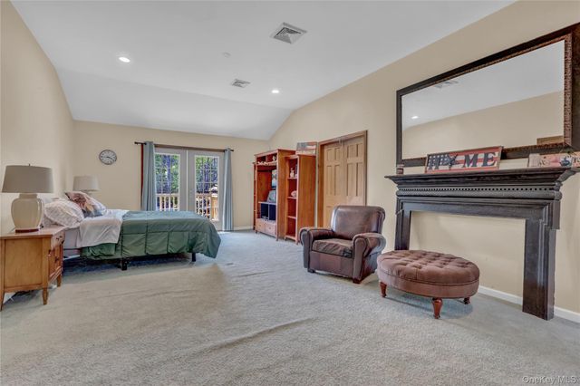 26 Peachtree Lane, Mount Sinai, NY 11766