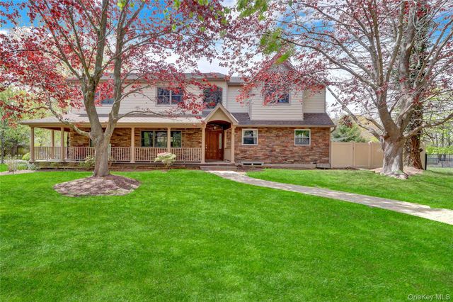 26 Peachtree Lane, Mount Sinai, NY 11766