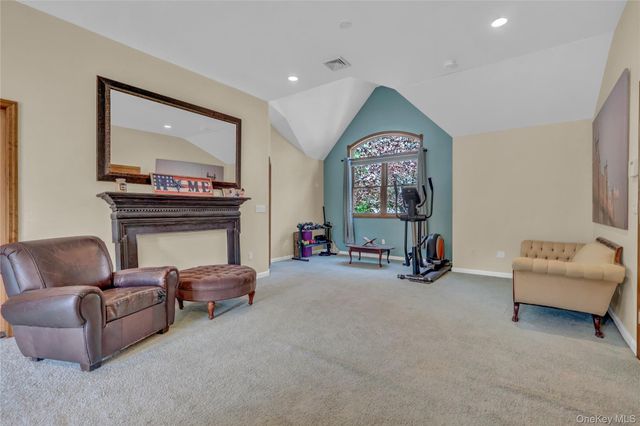 26 Peachtree Lane, Mount Sinai, NY 11766