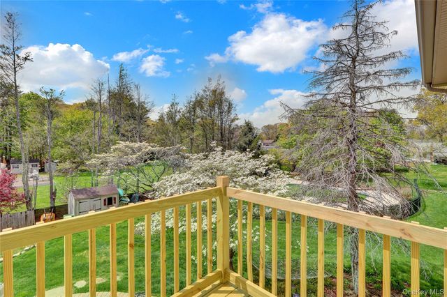 26 Peachtree Lane, Mount Sinai, NY 11766